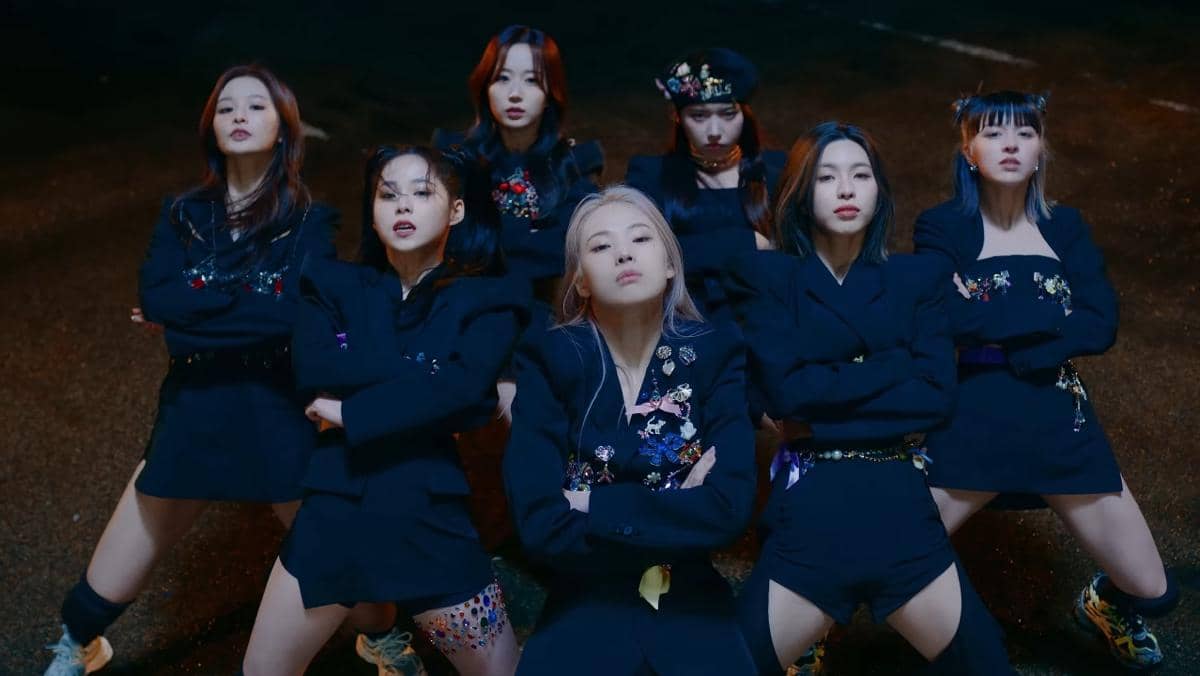 cuplikan MV "O.O" milik NMIXX