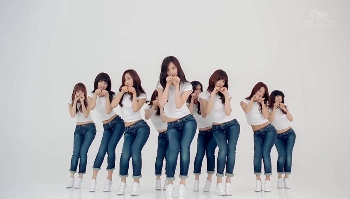 cuplikan MV "Dancing Queen" milik Girls' Generation