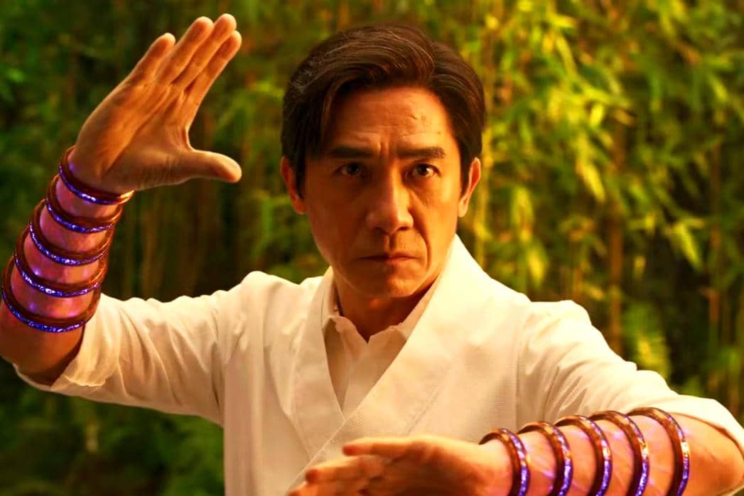 cuplikan adegan dalam film Shang-Chi and the Legend of the Ten Rings