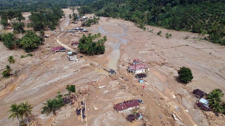 Permukiman warga terdampak banjir bandang di Desa Aek Garoga, Kecamatan Batang Toru, Kabupaten Tapanuli Selatan, Sumatera Utara, 29 November 2025.