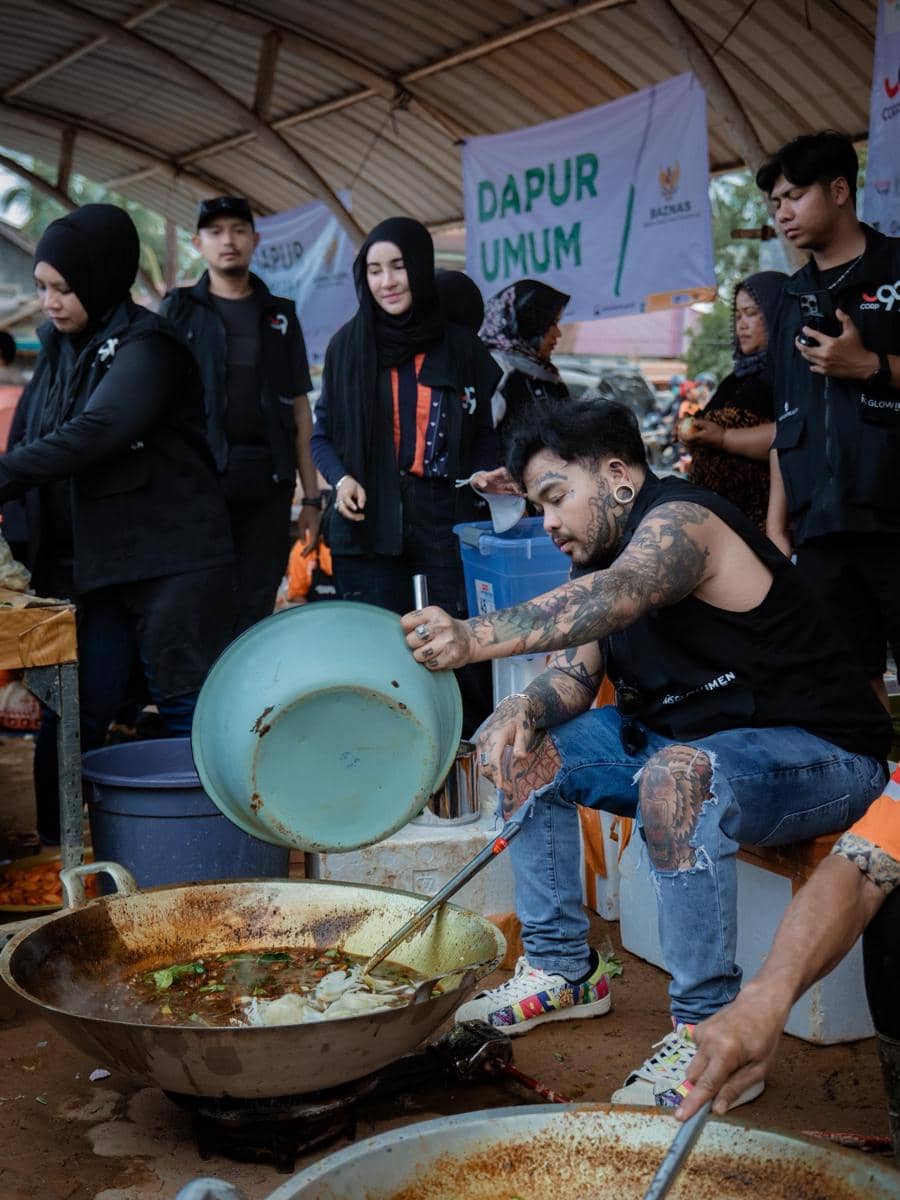 King Abdi Masak 6.000 Makanan di Dapur Umum Pengungsian (instagram.com/kingabdi_jajanmercon)