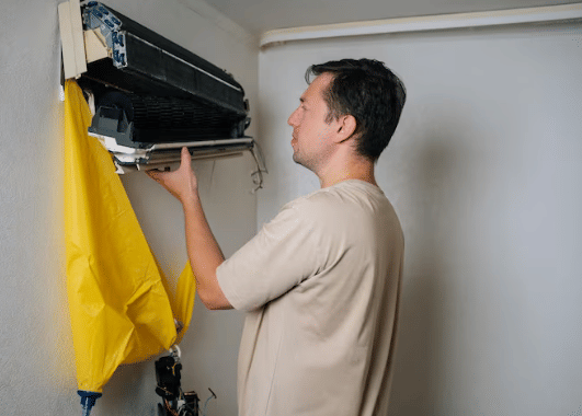 ilustrasi membersihkan filter ac