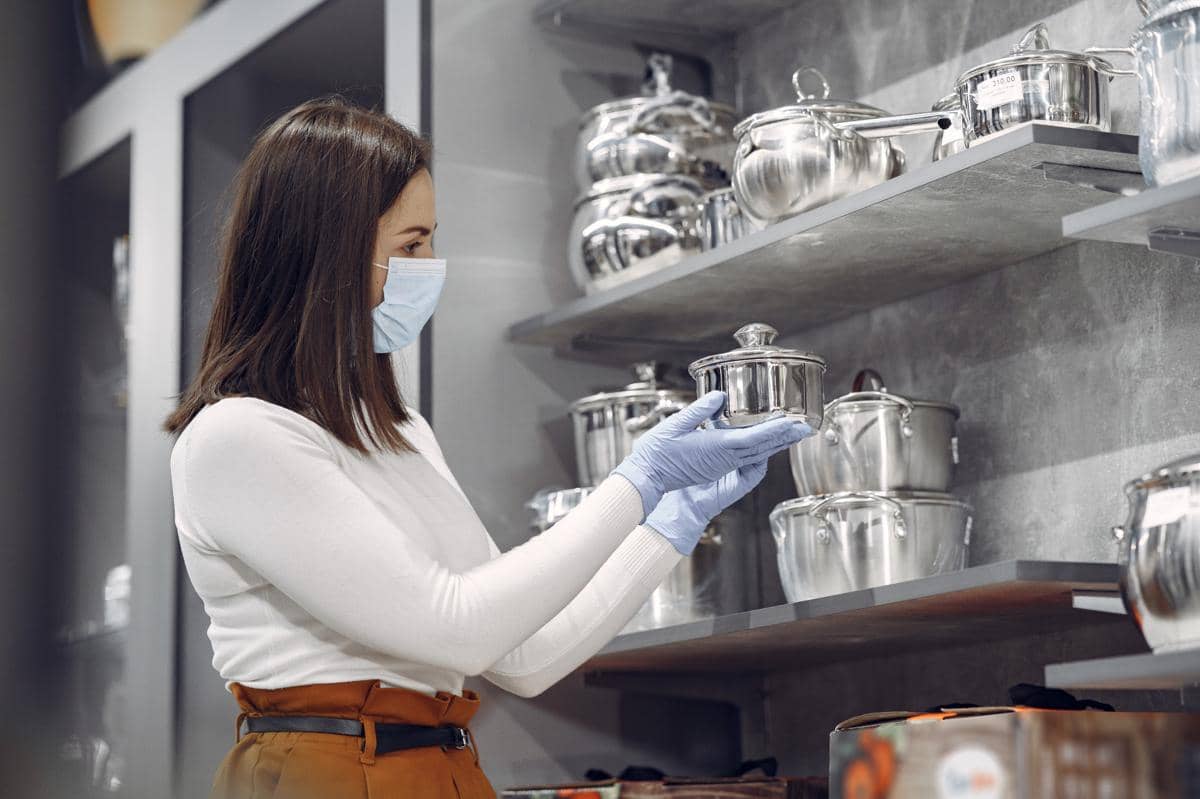 merapikan peralatan dapur