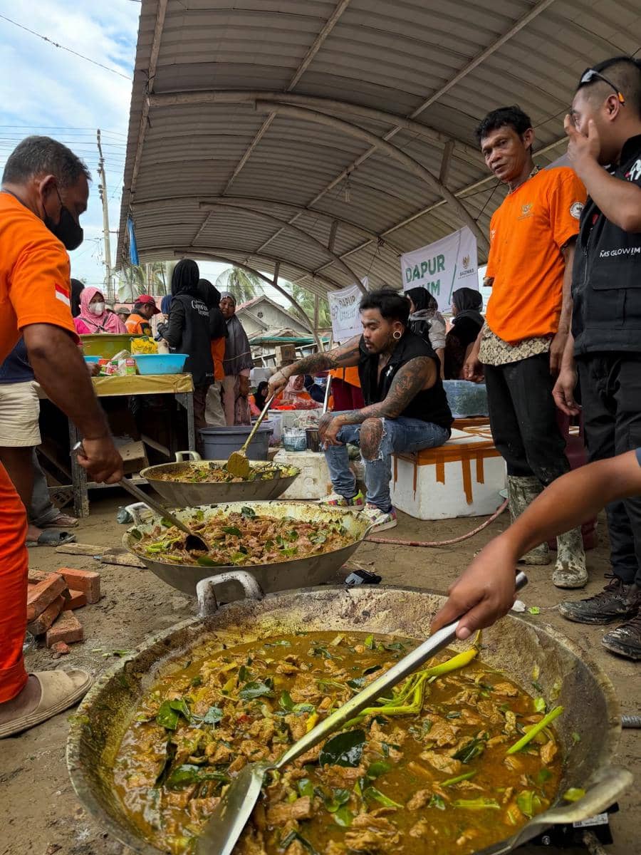 King Abdi Masak 6.000 Makanan di Dapur Umum Pengungsian (instagram.com/kingabdi_jajanmercon)