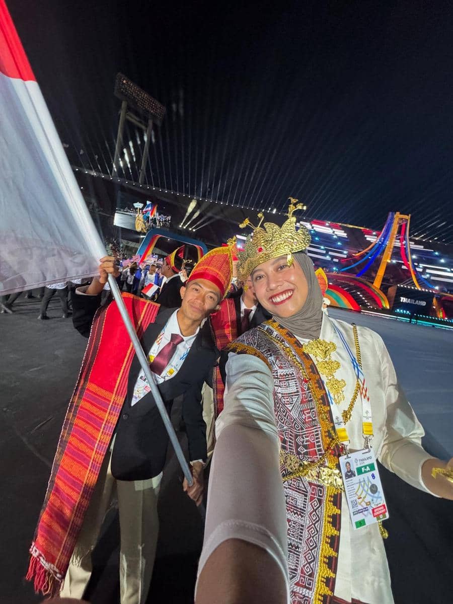 Megawati Pembawa Bendera Indonesia di SEA Games 2025 (instagram.com/megawatihangestrip)