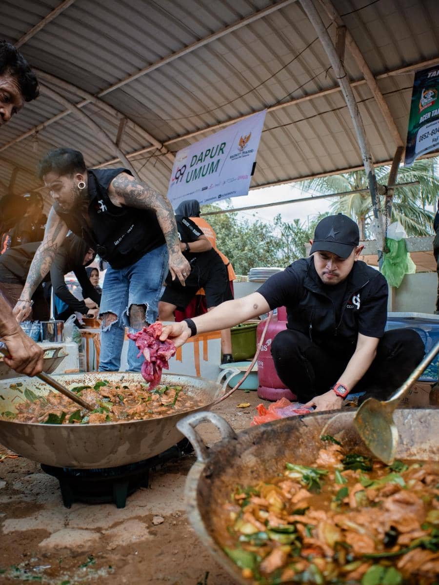 King Abdi Masak 6.000 Makanan di Dapur Umum Pengungsian (instagram.com/kingabdi_jajanmercon)