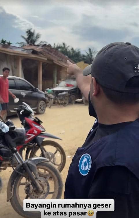 Fadil Jaidi Relawan Banjir Aceh (instagram.com/fadiljaidi)