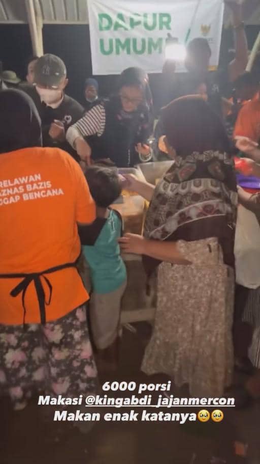 King Abdi Masak 6.000 Makanan di Dapur Umum Pengungsian (instagram.com/kingabdi_jajanmercon)
