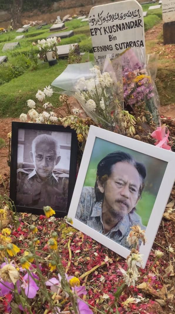 potret makam Epy Kusnandar dipasangi rumput (instagram.com/karinaranau9)