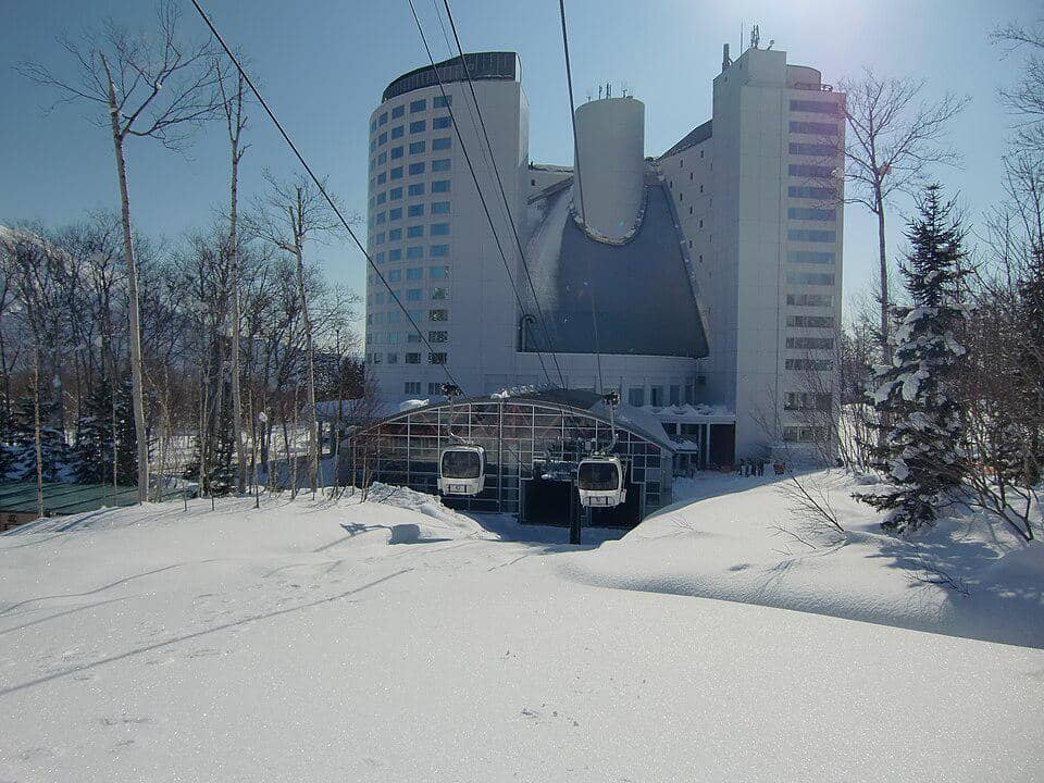 potret gondola di resor ski Niseko Village