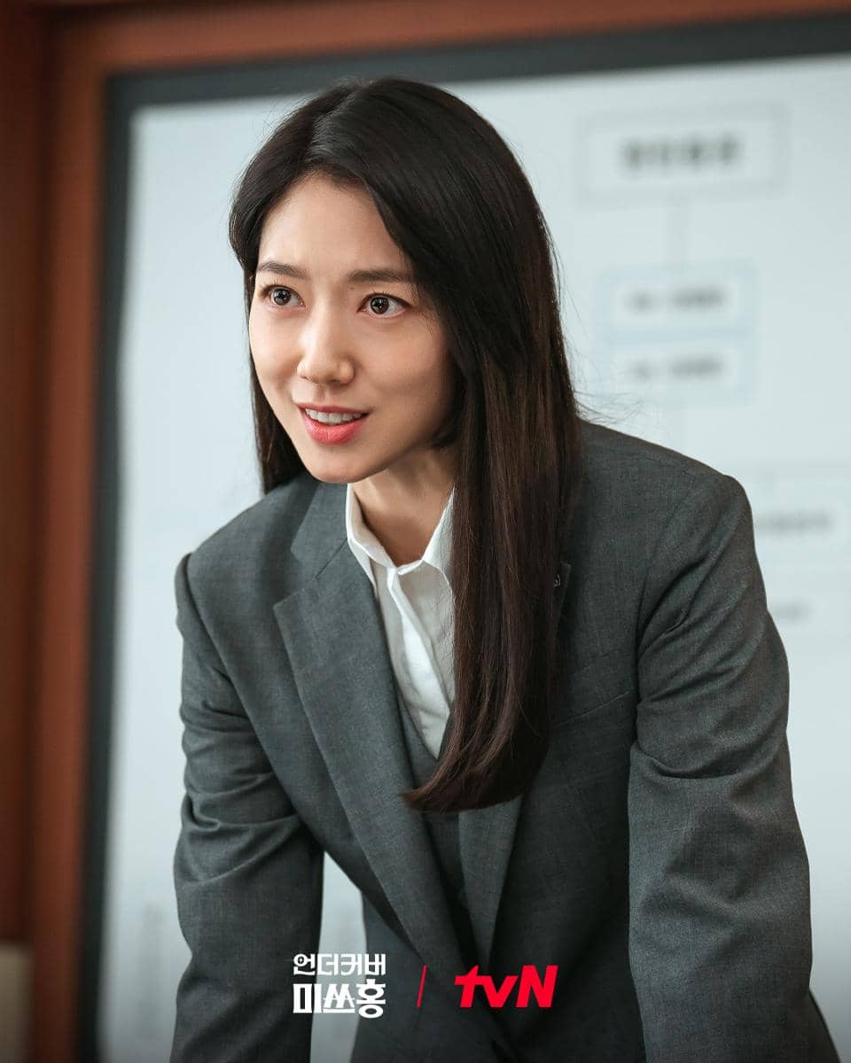  Still cut Park Shin Hye di drama Undercover Miss Hong 