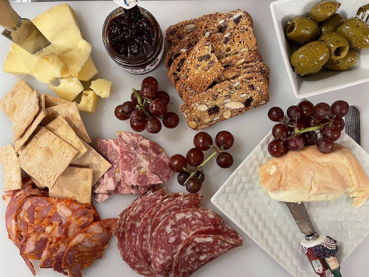 ilustrasi charcuterie