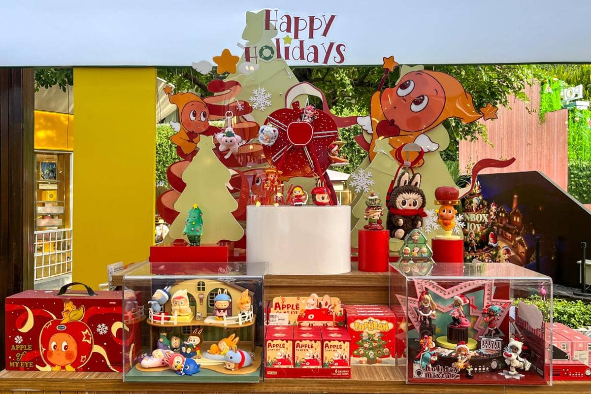 beberapa produk POP MART yang ditawarkan dalam Christmas Town (dok.pribadi/Natalia Indah)