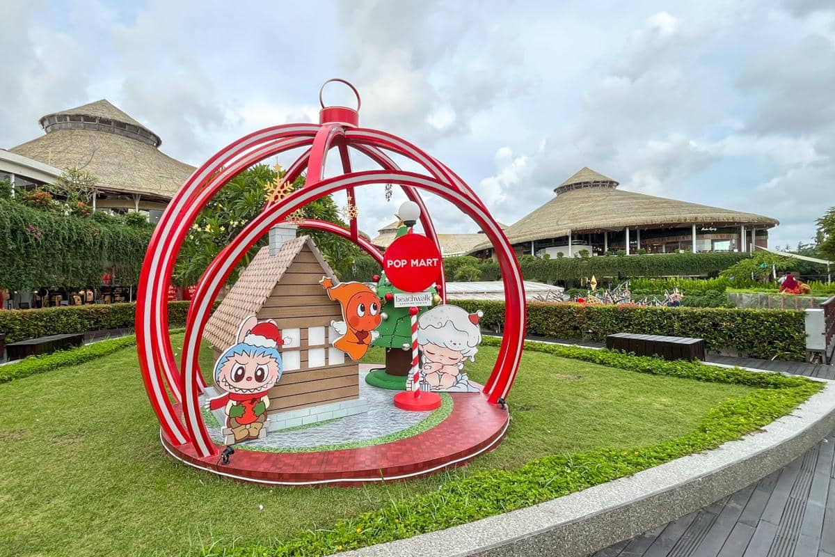 salah satu instalasi raksasa POP MART (dok.pribadi/Natalia Indah)