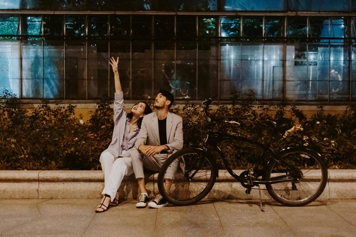 ilustrasi pasangan bahagia