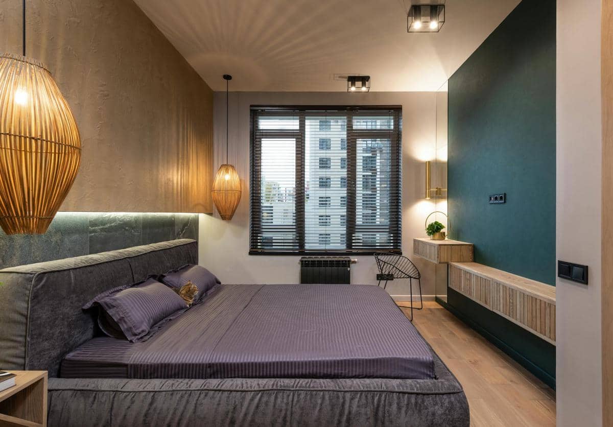 bedside lamp di kamar tidur