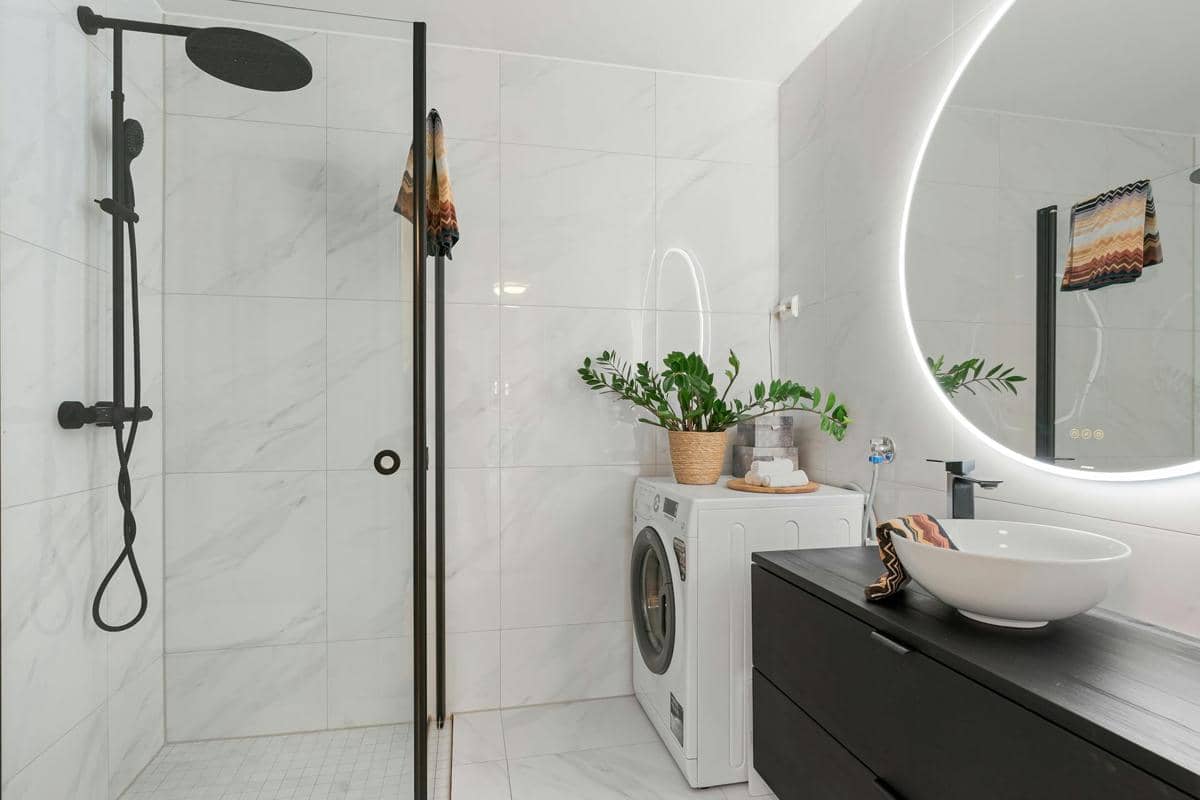 8 Trik Makeover Kamar Mandi Tanpa Harus Bongkar Keramik