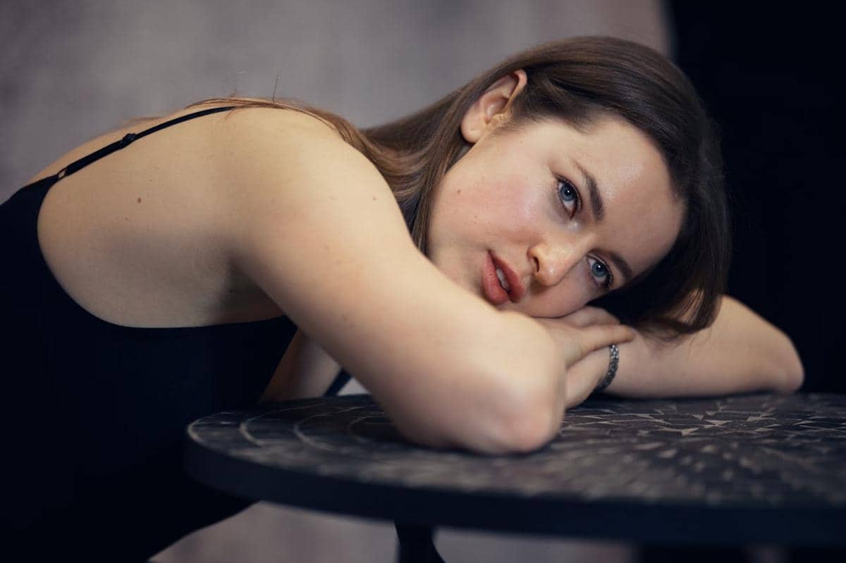 Wanita sedang stres.