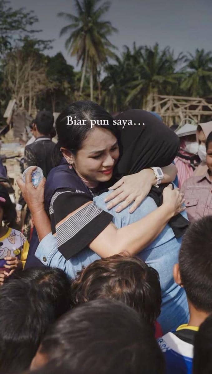 Andien Aisyah dan Fadil Jaidi jadi relawan di Aceh Tamiang