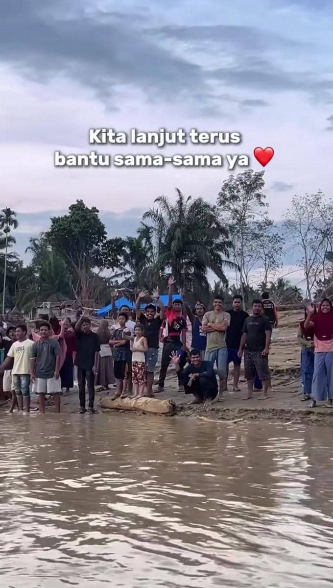 Andien Aisyah dan Fadil Jaidi jadi relawan di Aceh Tamiang