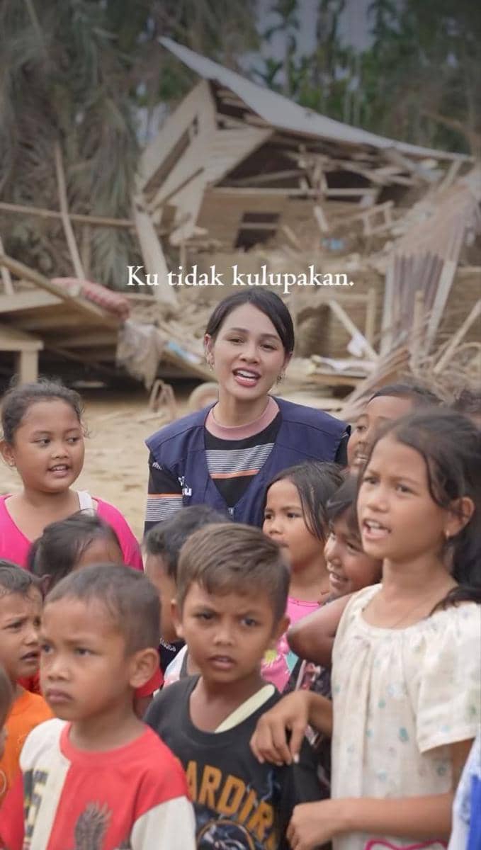 Andien Aisyah dan Fadil Jaidi jadi relawan di Aceh Tamiang