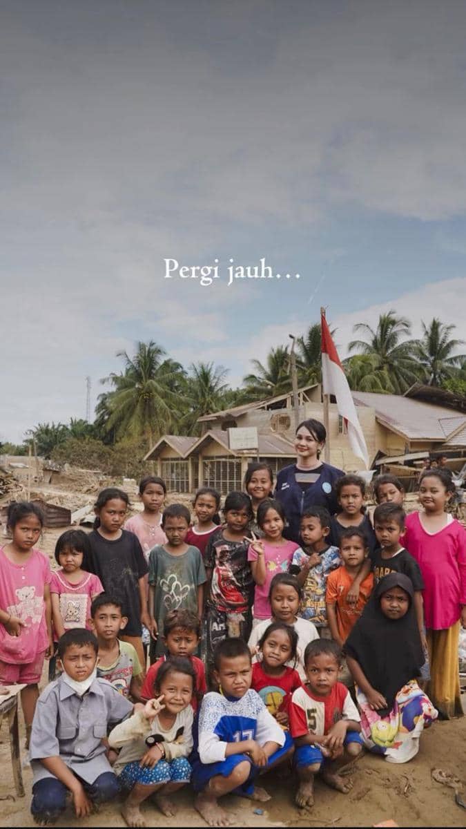 Andien Aisyah dan Fadil Jaidi jadi relawan di Aceh Tamiang