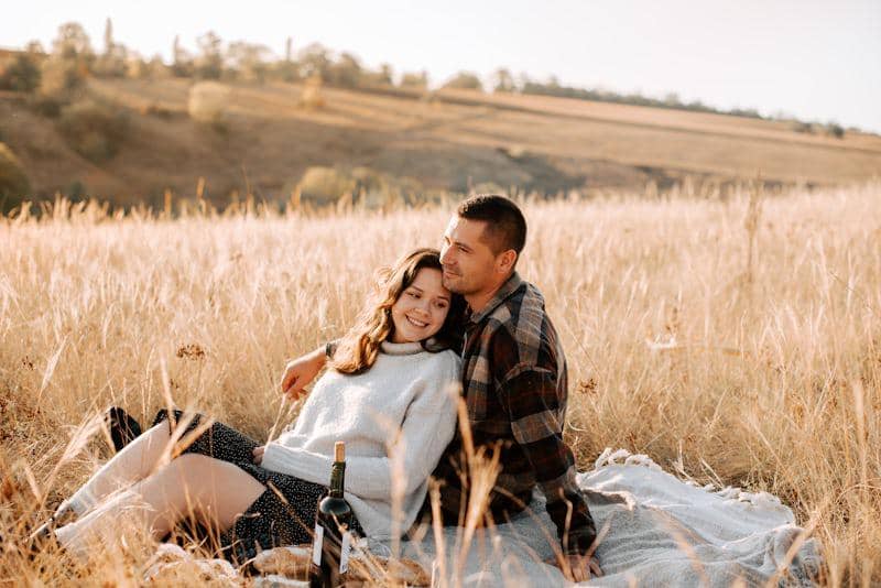 ilustrasi pasangan bersantai