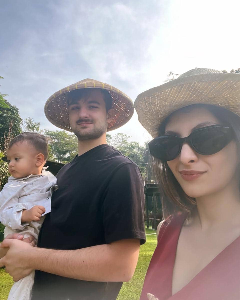 Sarah Keihl dan keluarga piknik di puncak.