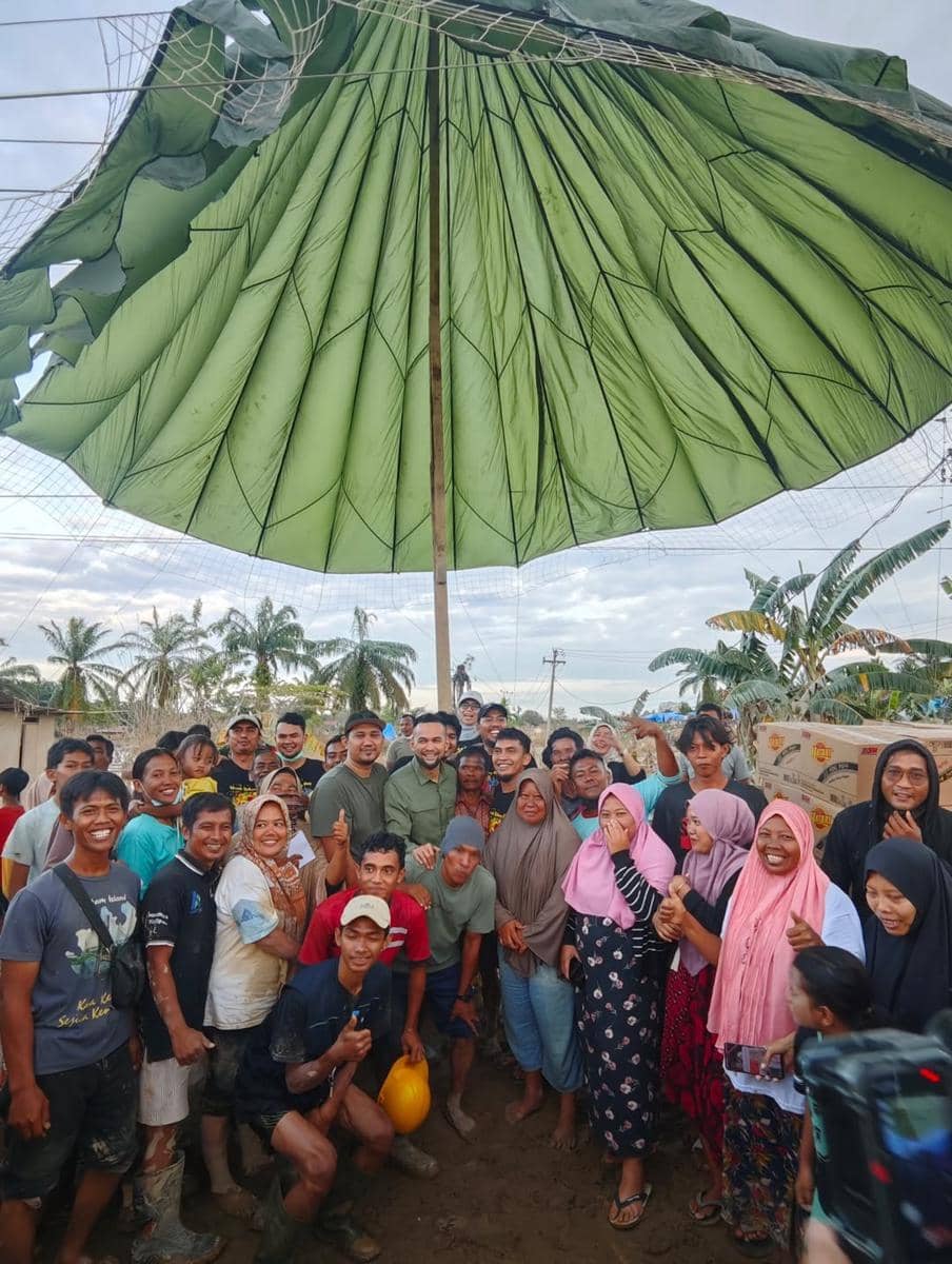 Teuku Wisnu menyalurkan 14 ton logistik ke Aceh Tamiang.