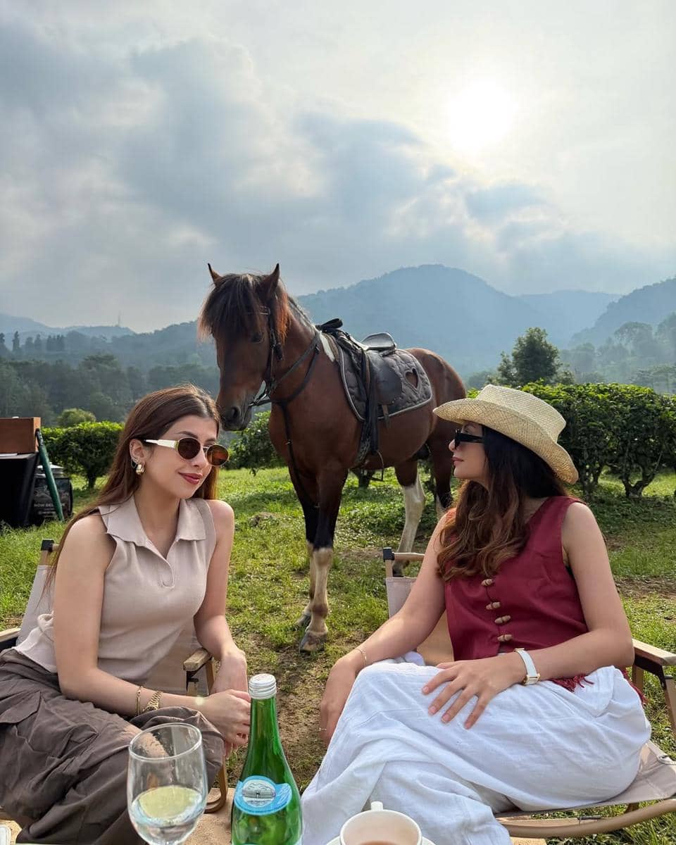 Sarah Keihl dan keluarga piknik di puncak.