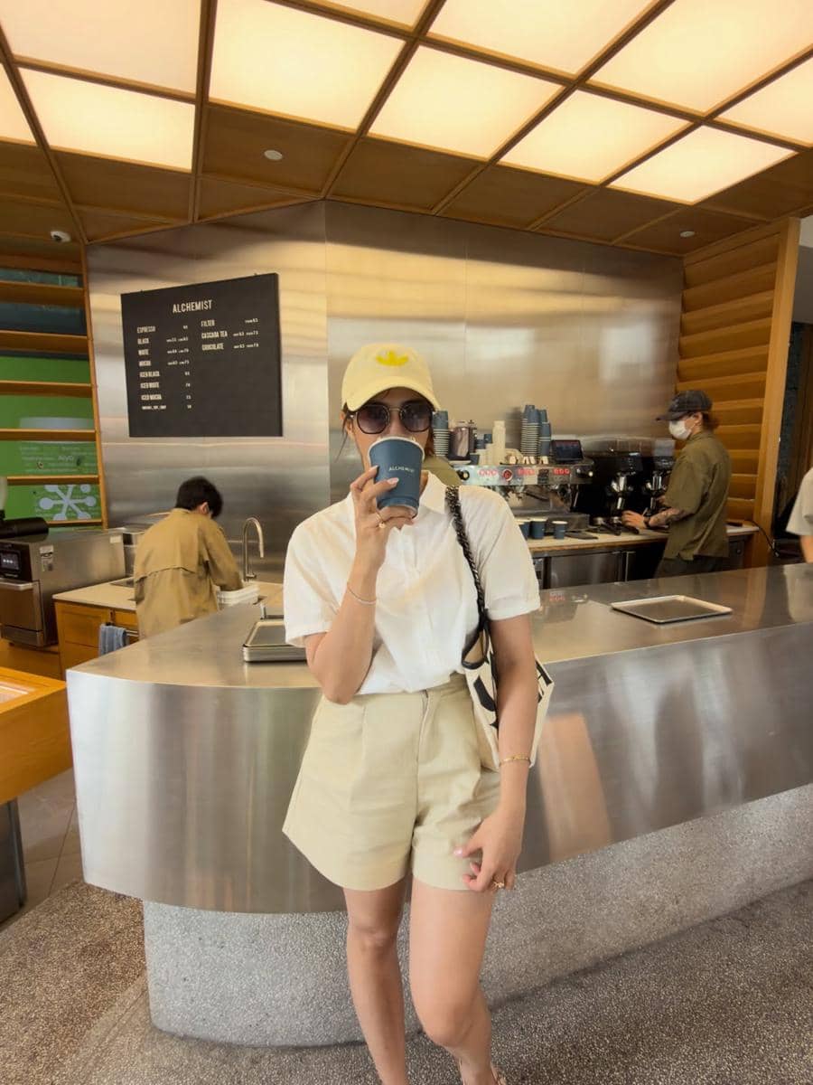 Rifky Balweel dan keluarga berlibur di Singapura.