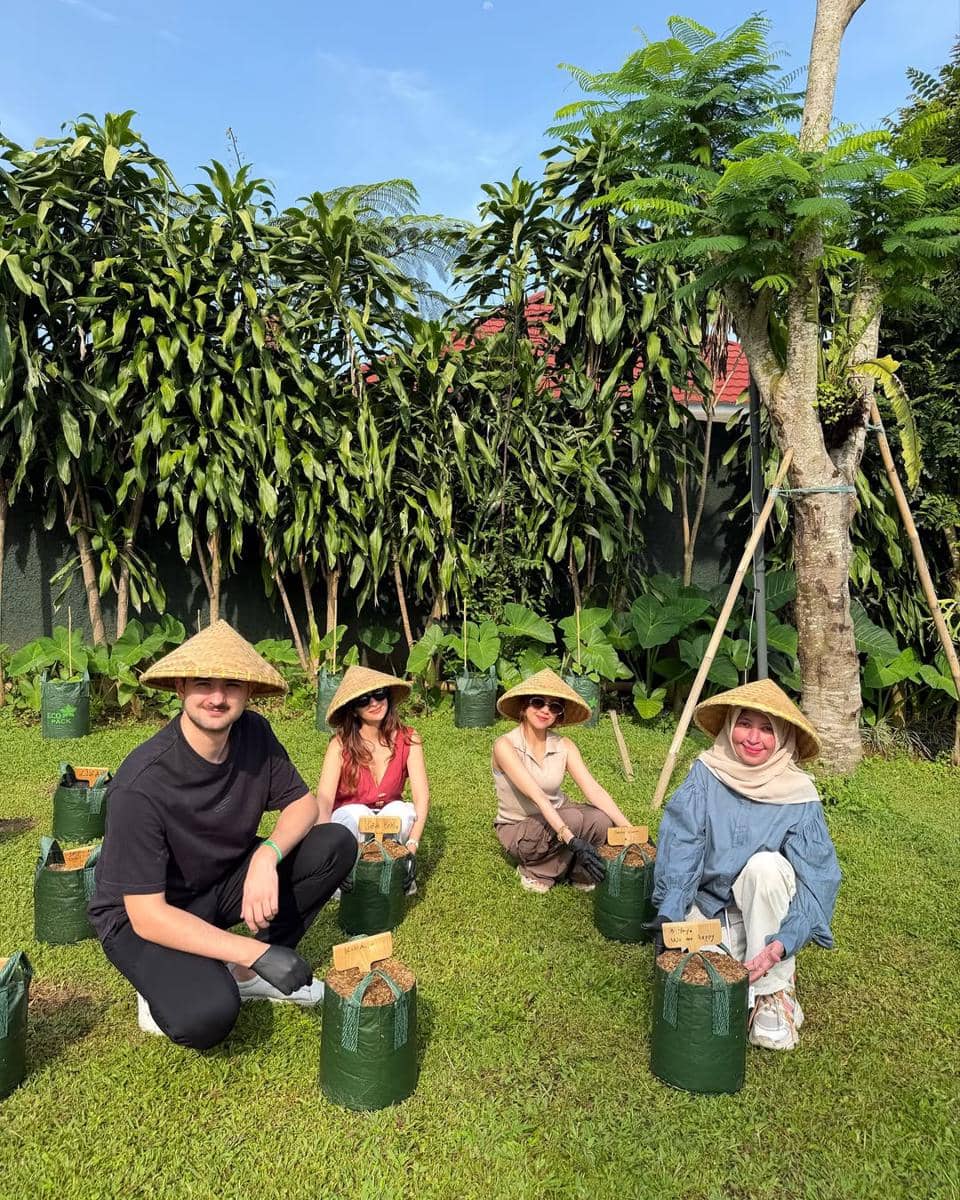 Sarah Keihl dan keluarga piknik di puncak.