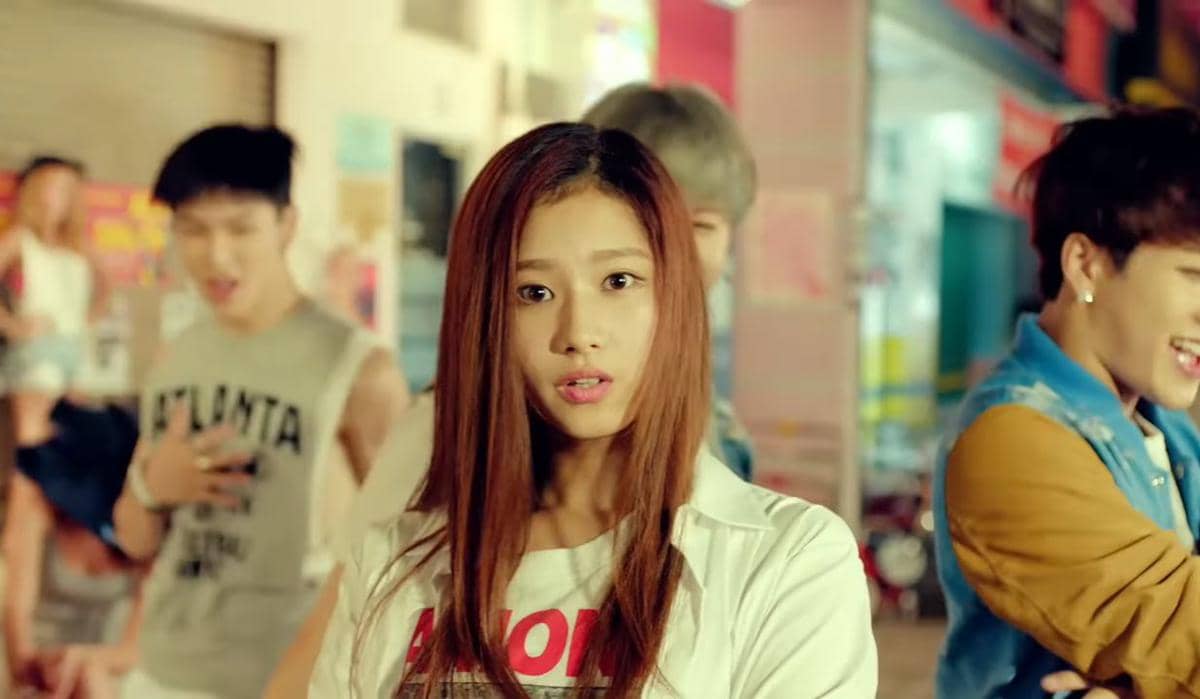 Cuplikan Sana TWICE di MV A milik GOT7 