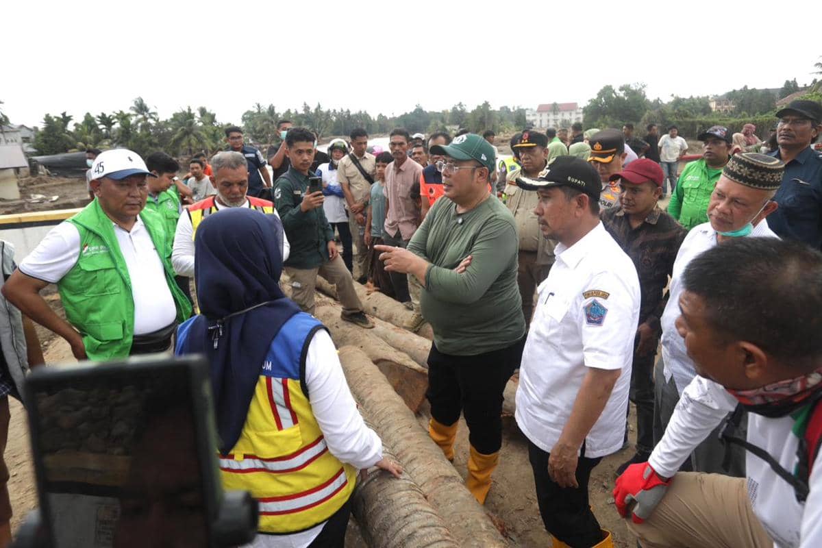 Wakil Ketua DPR RI Cucun Ahmad Syamsurijal saat meninjau lokasi banjir di Aceh. (Dok. DPR RI)