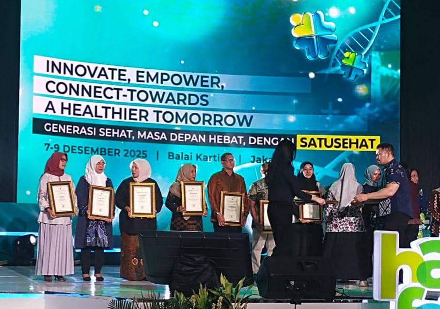 Makassar melalui Dinas Kesehatan meraih Penghargaan Bidang Pelayanan Kesehatan Keluarga, kategori Skrining Bayi Baru Lahir (SBBL) Terbaik. (Dok. Humas Pemkot Makassar)