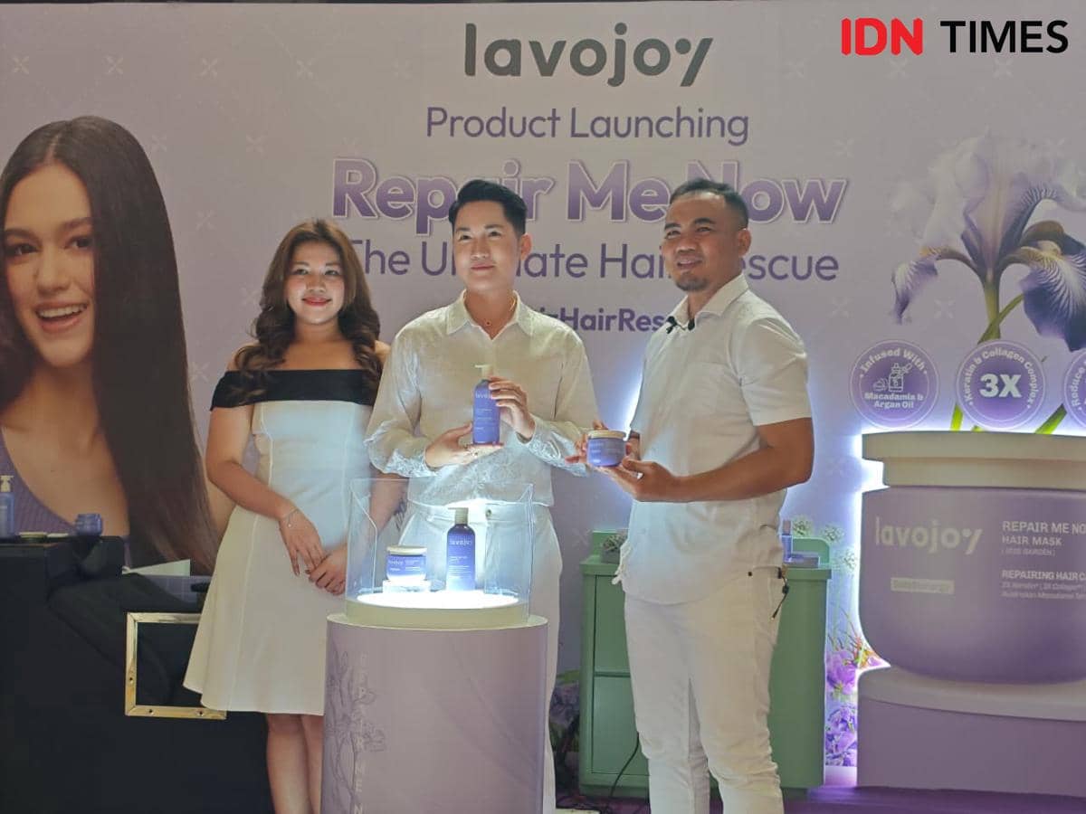 Hair Expert Adi Firmansyah dalam lavojoy Product Launching Repair Me Now: The Ultimate Hair Repair Rescue" pada Rabu (10/12/2025) di Habitate Jakarta, Jakarta Selatan.