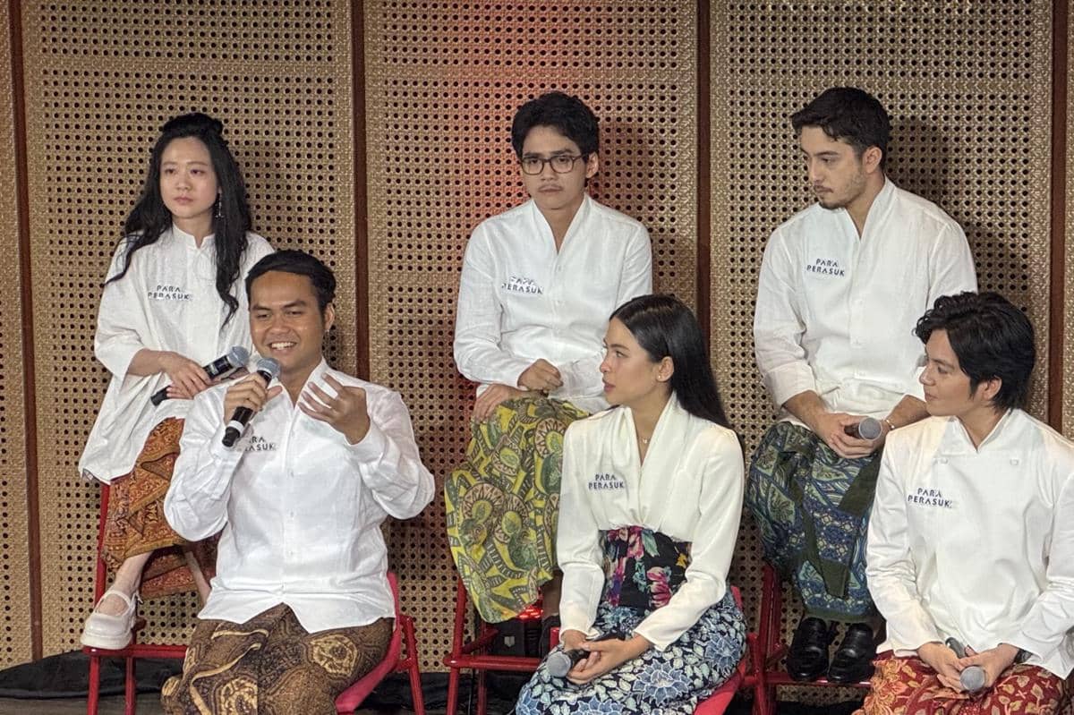 tim produksi dan jajaran cast Para Perasuk