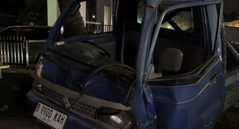 Truk tanah alami rem blong di Bekasi. (Istimewa)