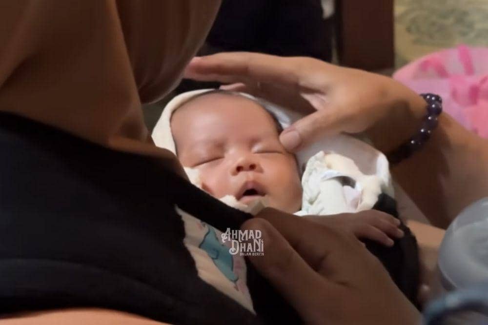 ahmad dhani adopsi bayi