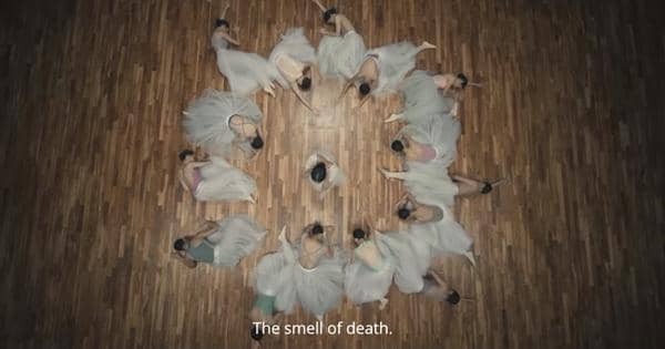 Para penari jatuh tak sadarkan diri - Danur: The Last Chapter