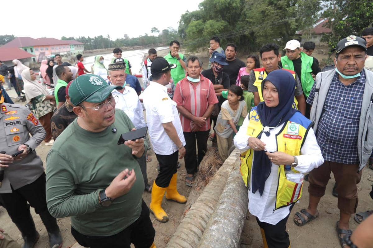 Wakil Ketua DPR RI Cucun Ahmad Syamsurijal saat meninjau lokasi banjir di Aceh. (Dok. DPR RI)
