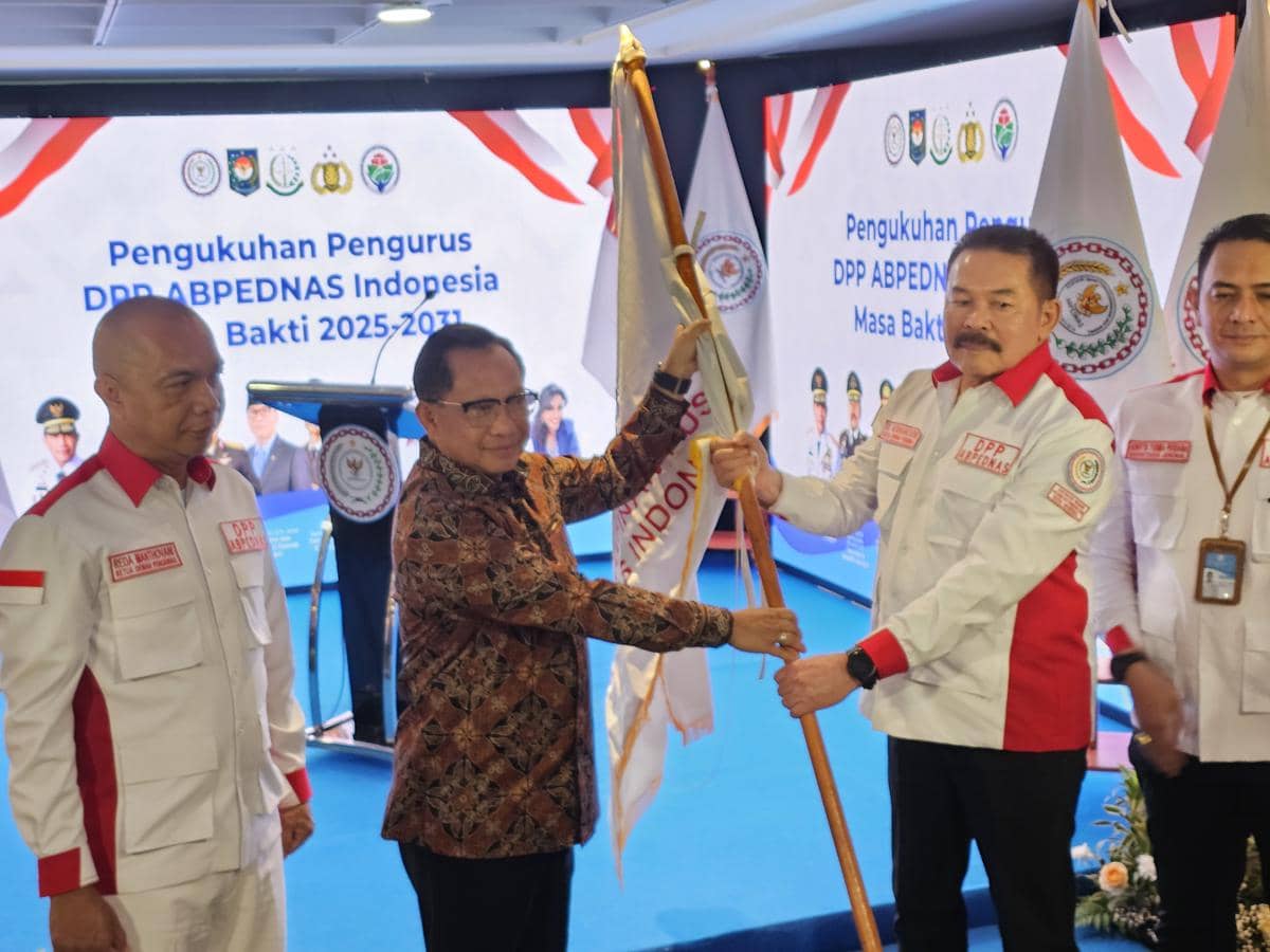 Mendagri, Tito Karnaviab mengukuhkan pengurus Abpednas