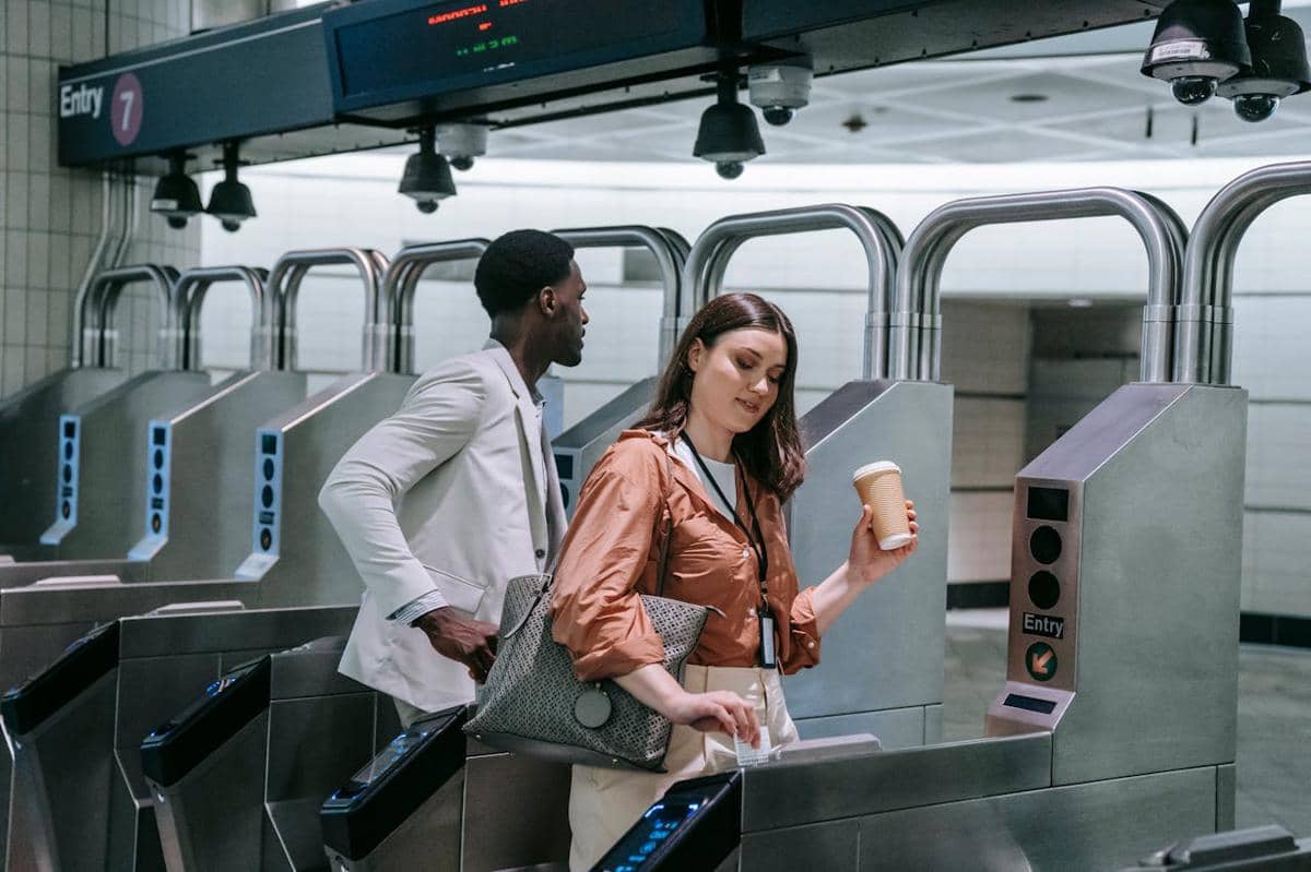 ilustrasi kerja di kota lain