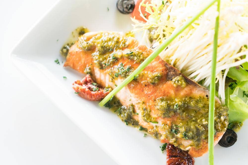 ilustrasi creamy spinach salmon