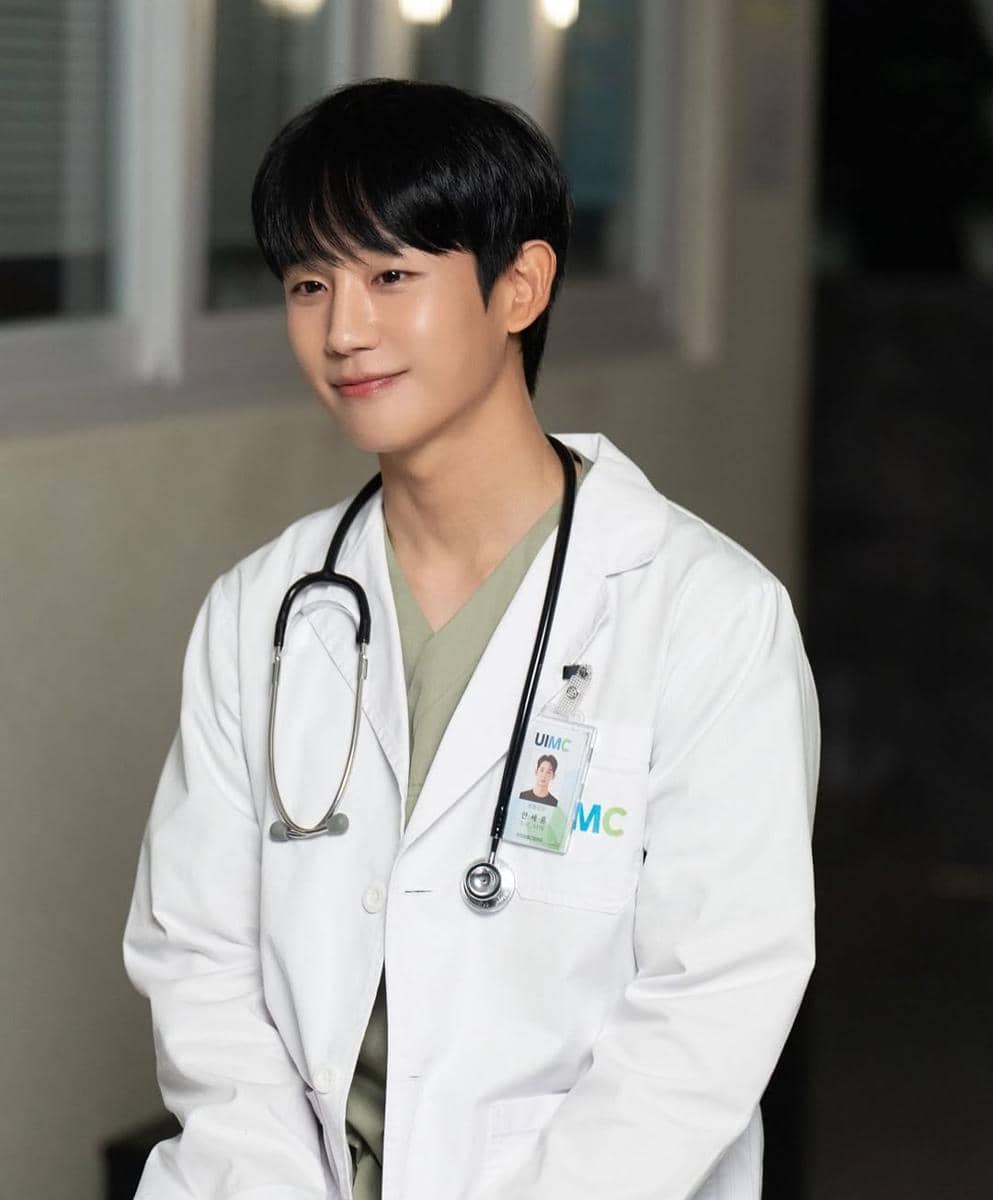 Jung Hae In di Spring of Youth