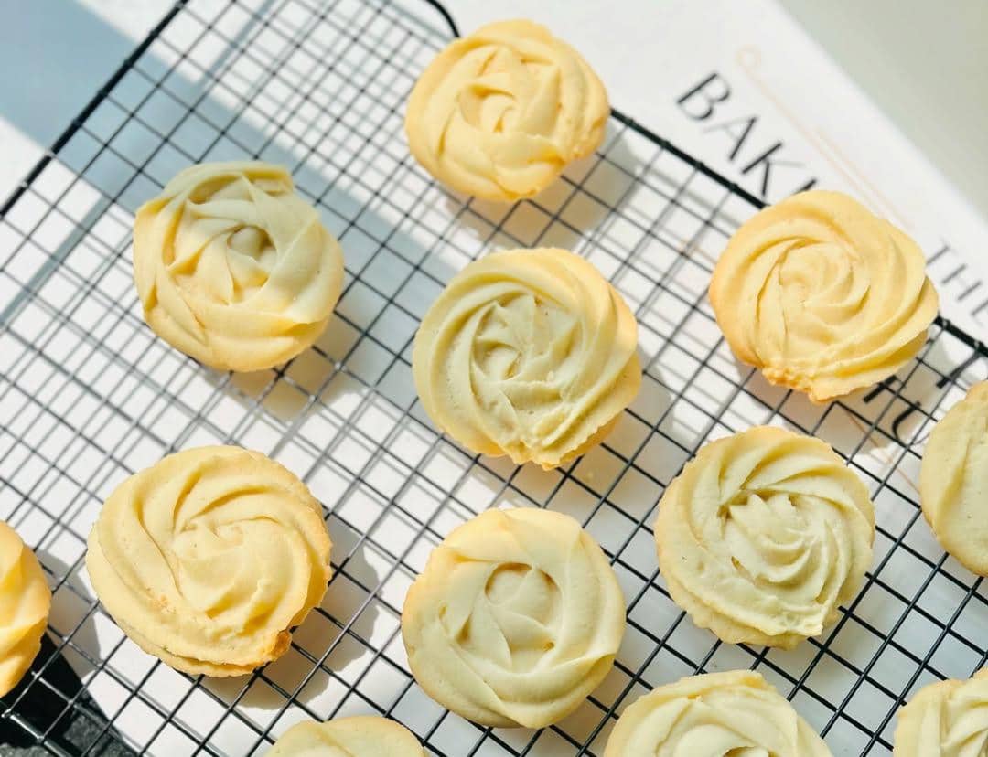 ilustrasi butter cookies