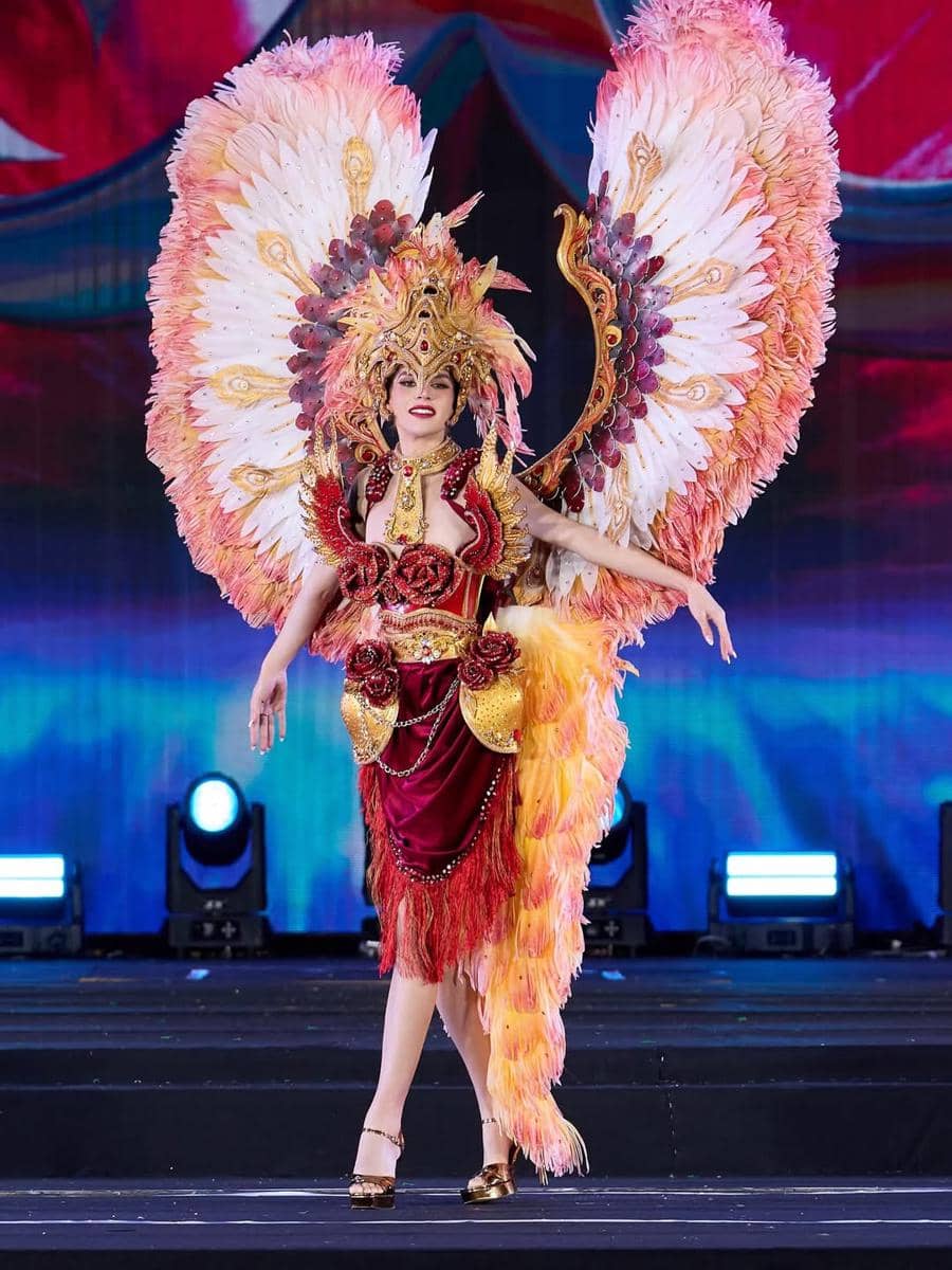 national costume Phoebe Michaelides, Miss Cosmo Inggris 2025