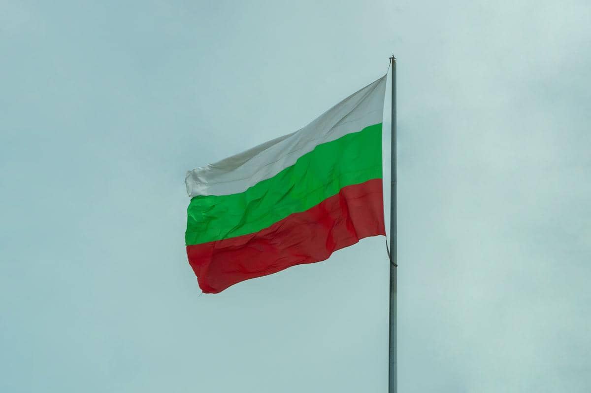 Bendera Bulgaria (unsplash.com/@luxkstn)