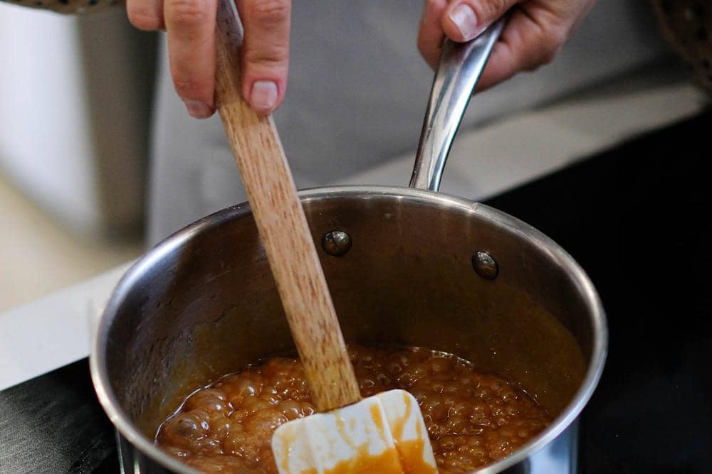 ilustrasi memasak sirup jahe