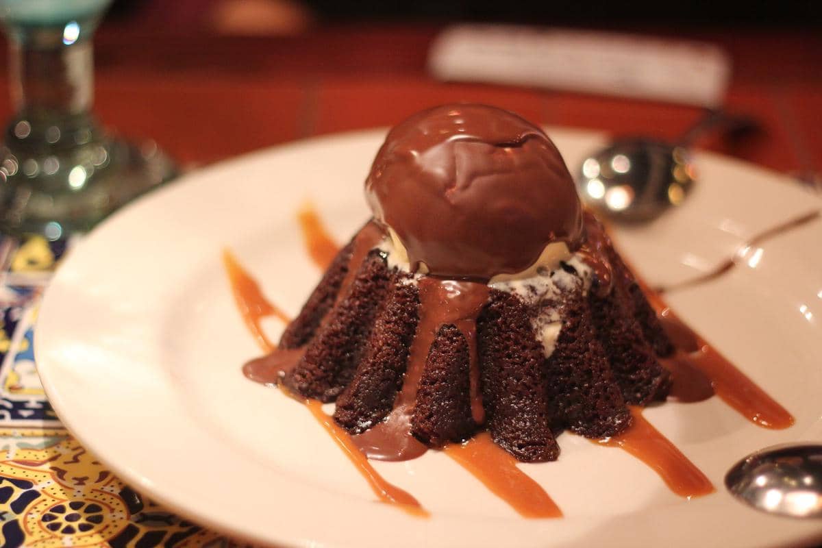 ilustrasi lava molten cake